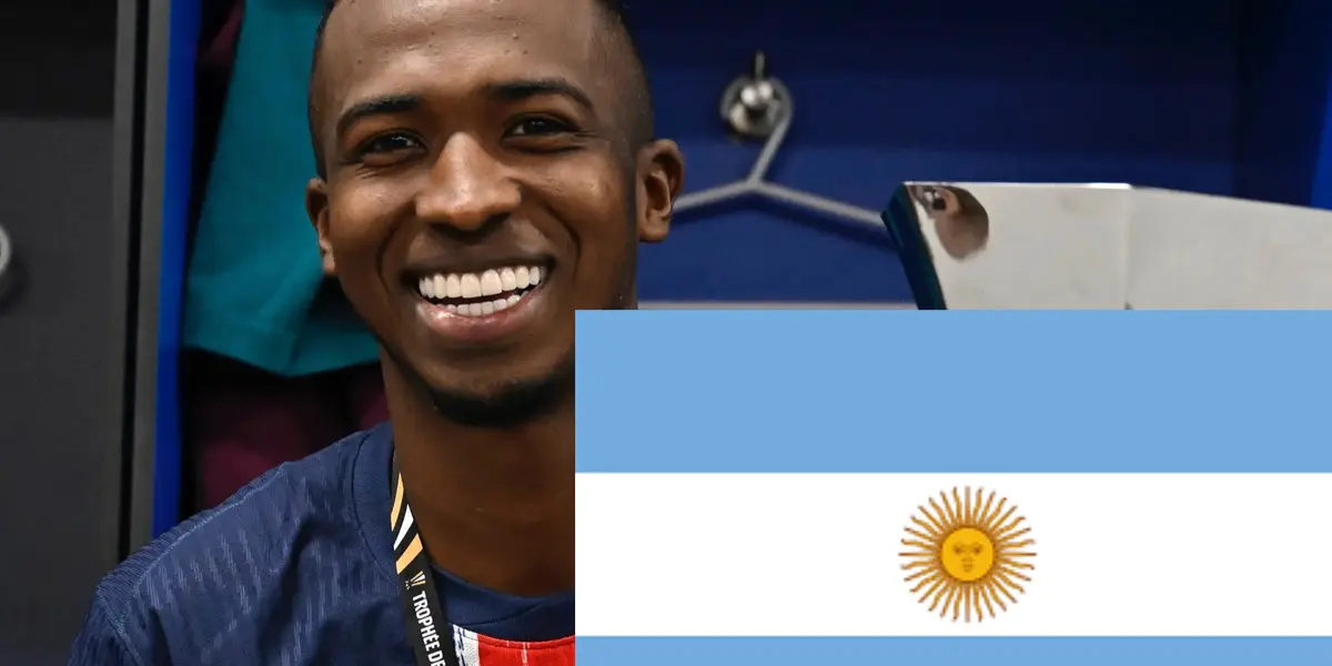 William Pacho y la bandera de Argentina 