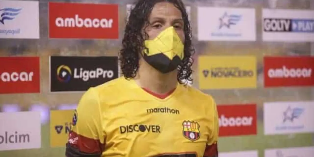 William Riveros salió de Barcelona SC sin pena ni gloria y hoy está en Cerro Porteño. El defensor arrancó como titular