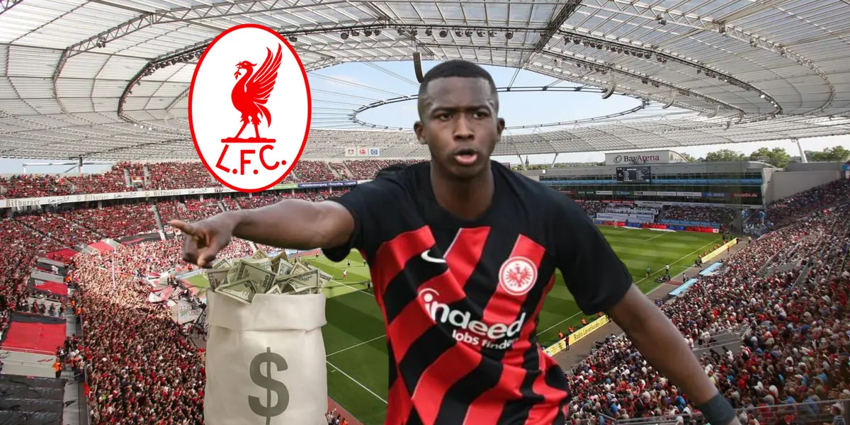 Willian Pacho señalando, dinero, escudo del Liverpool. Foto tomada de: PESLogos/Frankfurt
